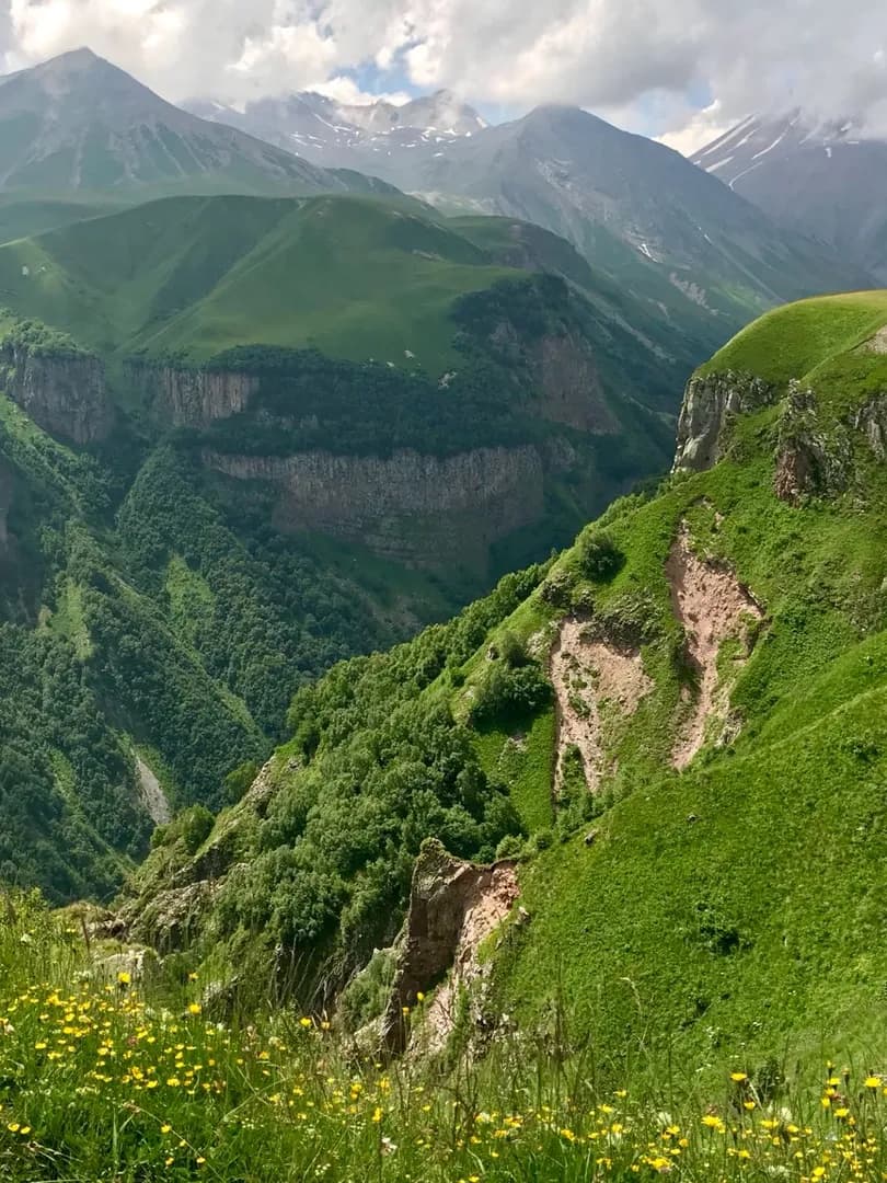 Zwischen Kaukasus und schwarzem Meer – Ein georgischer Kulturabend (Titelbild)