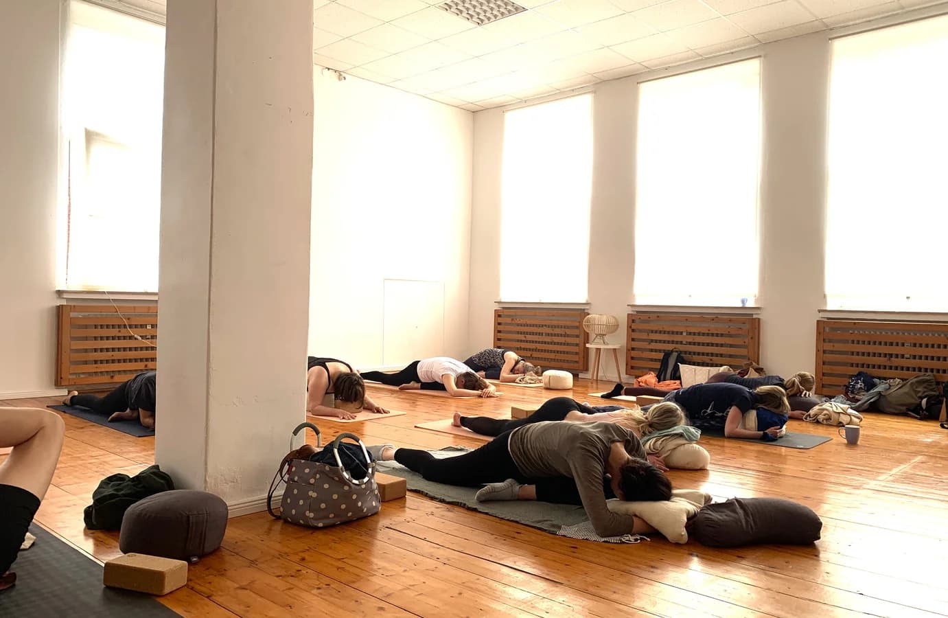 Mini-Retreats für Mamas. JUBILÄUMS-SPECIAL: 3h Auszeit mit Yoga, Entspannung & Austausch, inkl. Tee & Snacks) (Thumbnail 4)